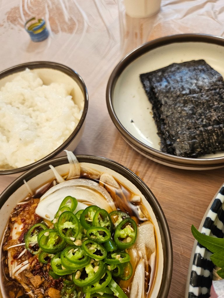 따뜻한 매운탕 요리