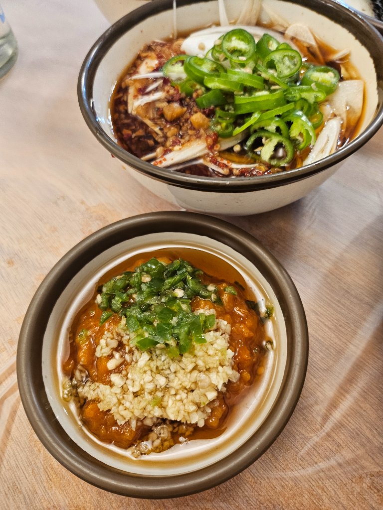 79막회집의 모듬회와 함께 제공되는 요리