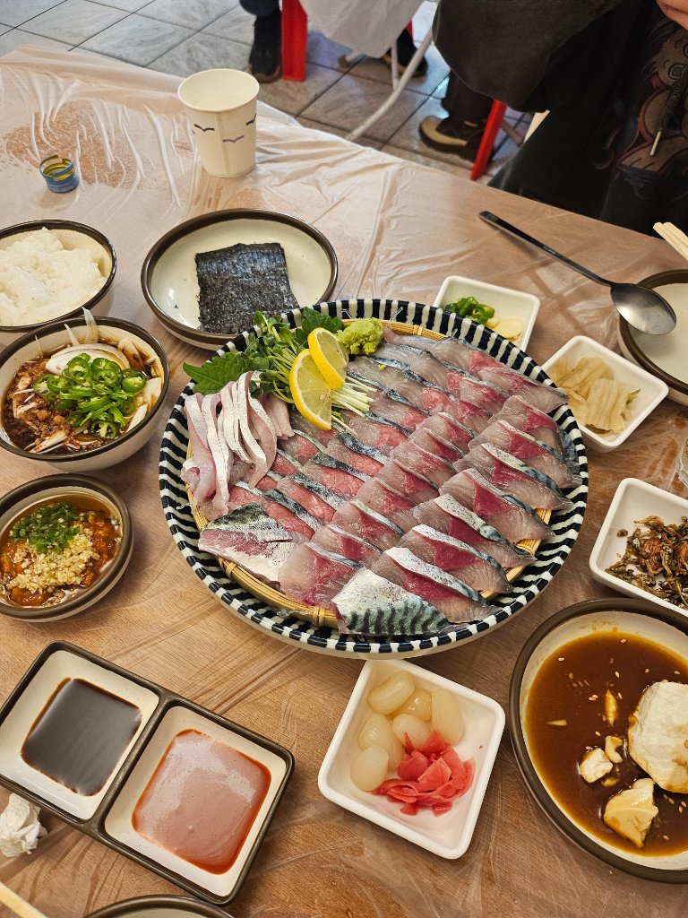 79막회집 내부 홀의 모습