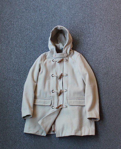 바톤스 빈티지 코트의 재봉선 상태 검토