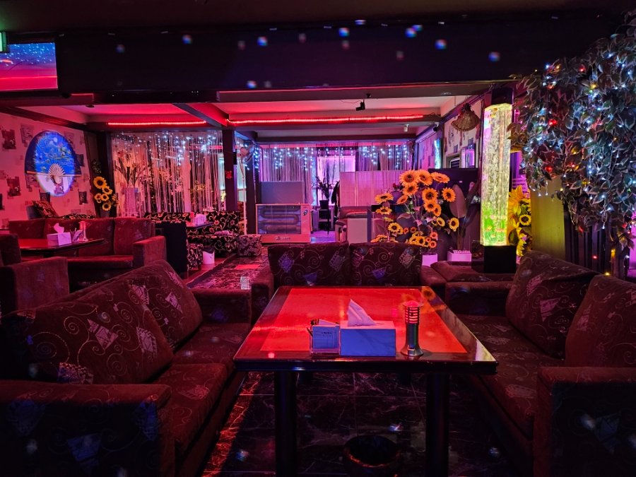 구리 라이브 클럽의 라이브 밴드 공연 모습