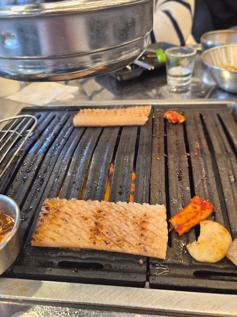 마무리 되는 한끼의 고기 구이 장면